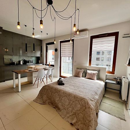 Close To Chopin Airport, Cybernetyki, Free Parking By Cosmo Spirit Варшава Екстер'єр фото