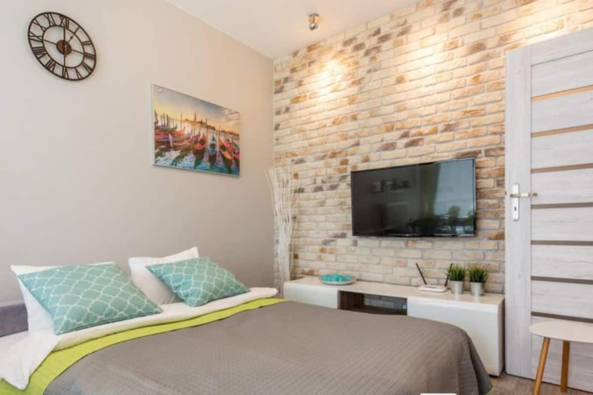 Close To Chopin Airport, Cybernetyki, Free Parking By Cosmo Spirit Варшава Екстер'єр фото