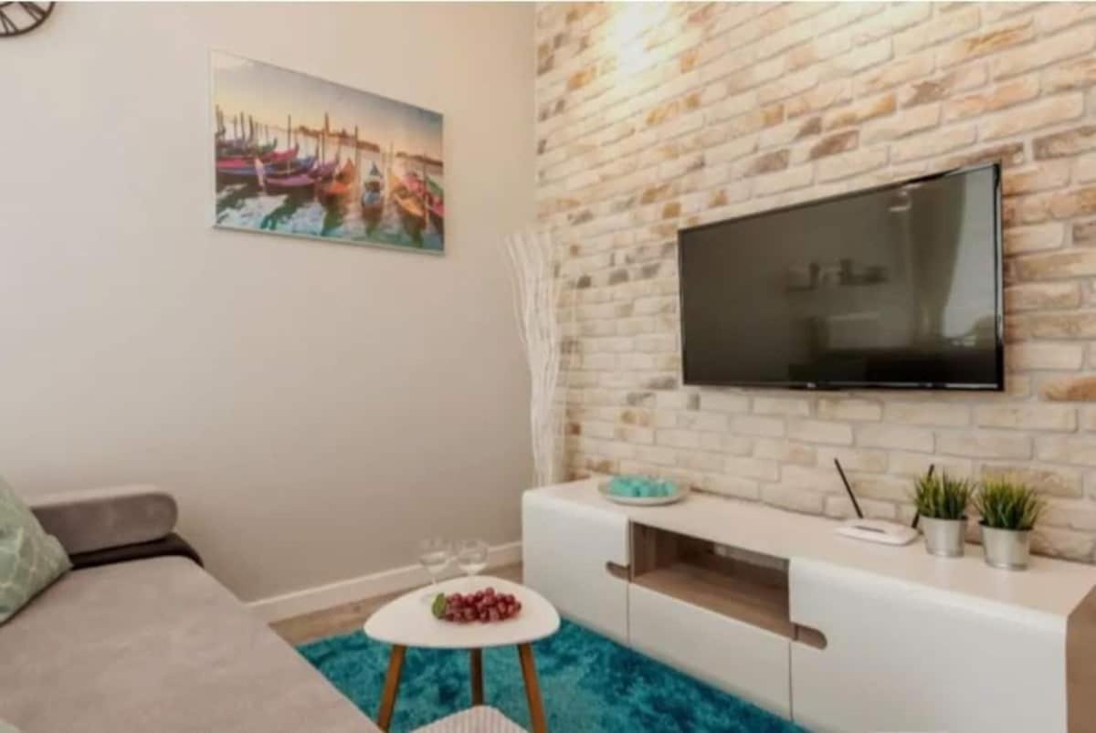 Close To Chopin Airport, Cybernetyki, Free Parking By Cosmo Spirit Варшава Екстер'єр фото