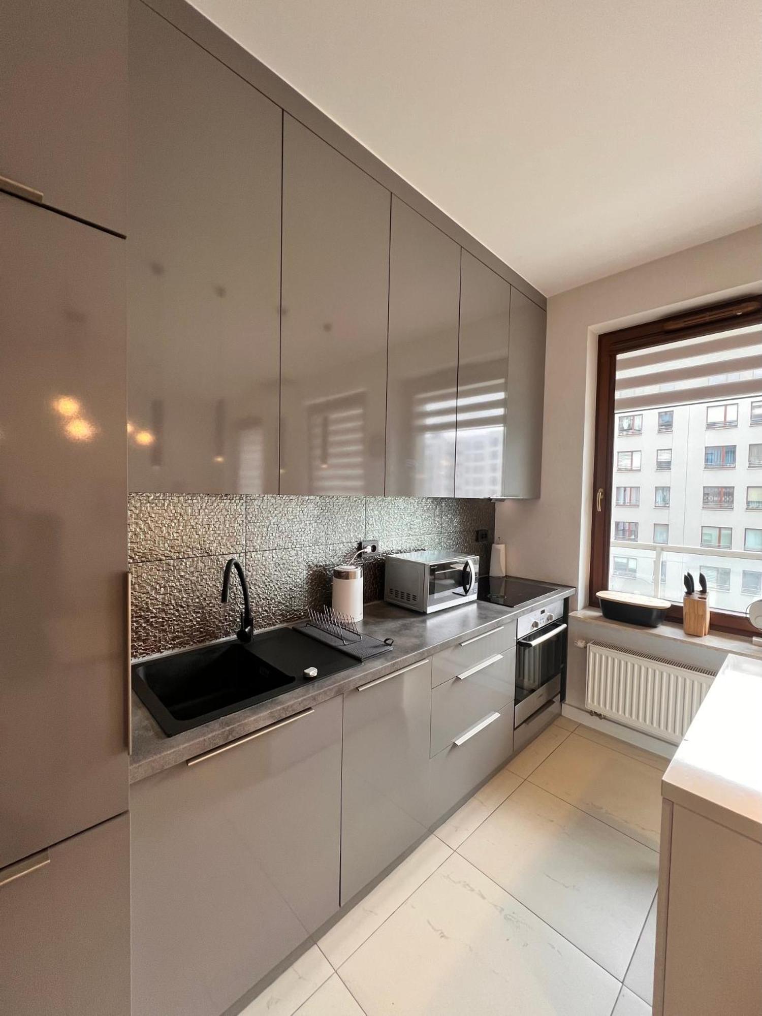 Close To Chopin Airport, Cybernetyki, Free Parking By Cosmo Spirit Варшава Екстер'єр фото